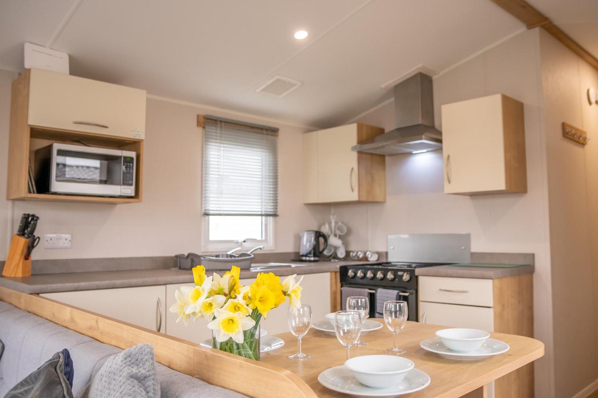 64 Lancaster The Lazy Willow 3 Bedroom Hot Tub Caravan Tattershall Lakes Exterior foto