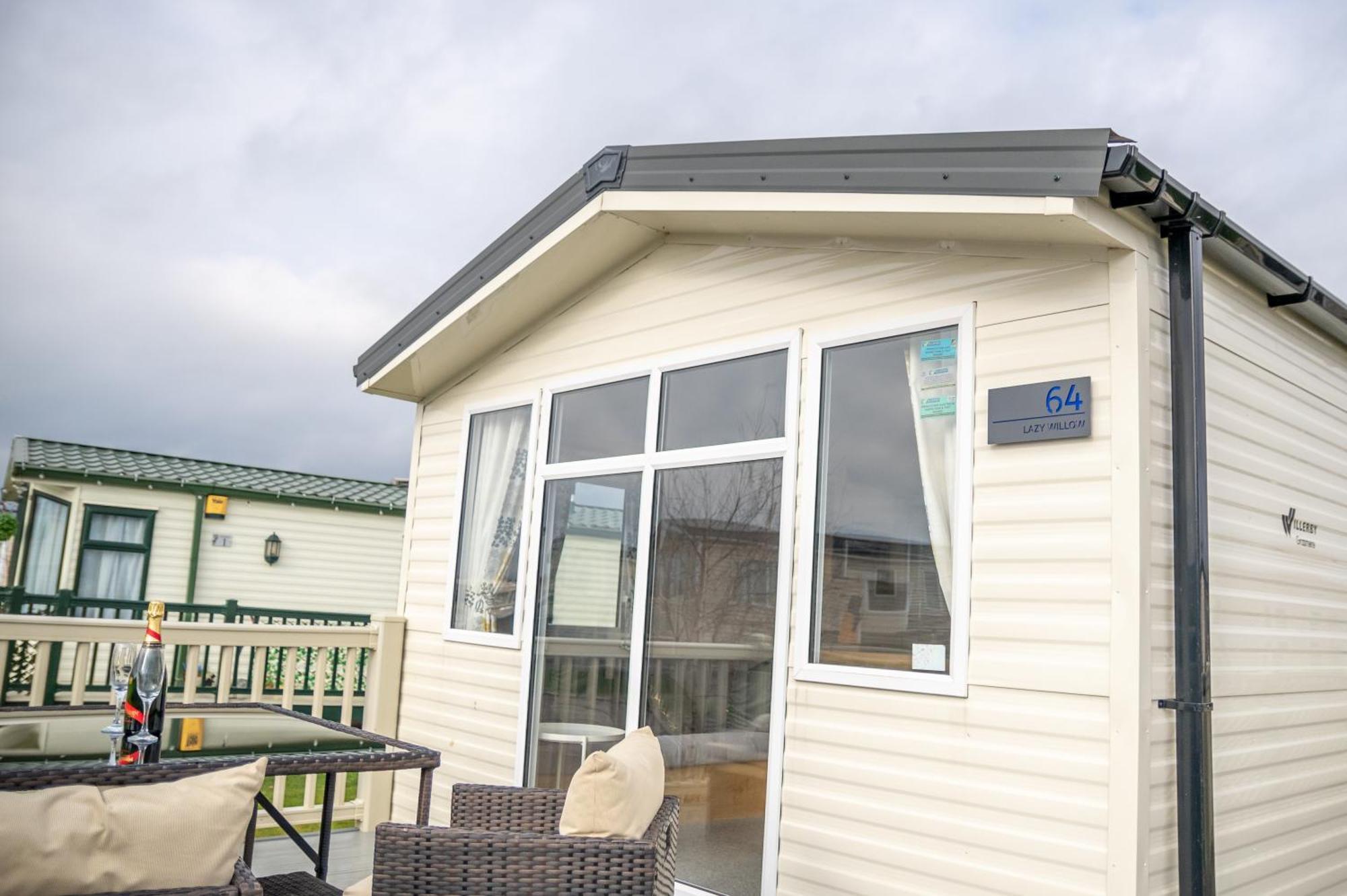 64 Lancaster The Lazy Willow 3 Bedroom Hot Tub Caravan Tattershall Lakes Exterior foto