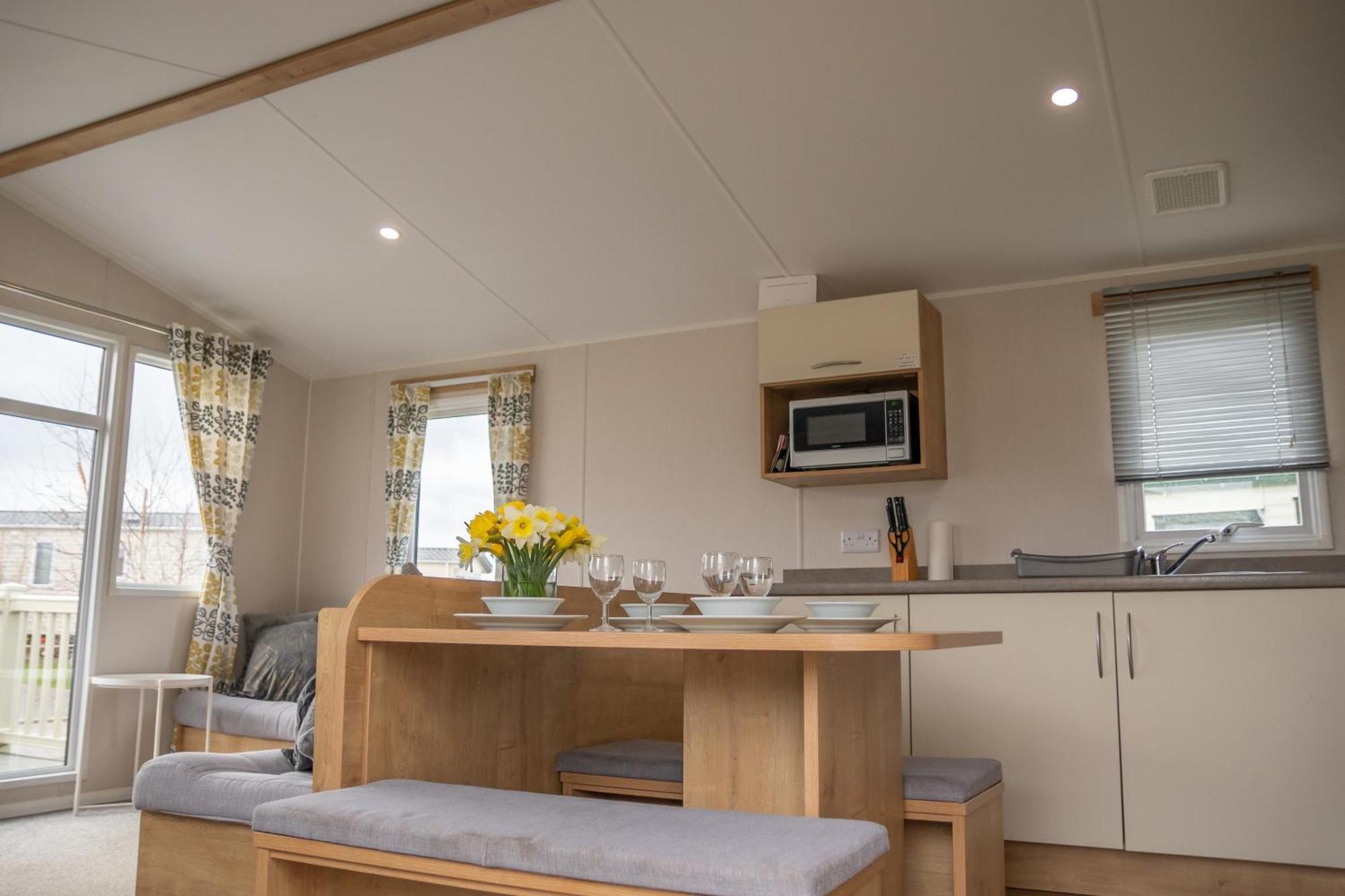 64 Lancaster The Lazy Willow 3 Bedroom Hot Tub Caravan Tattershall Lakes Exterior foto
