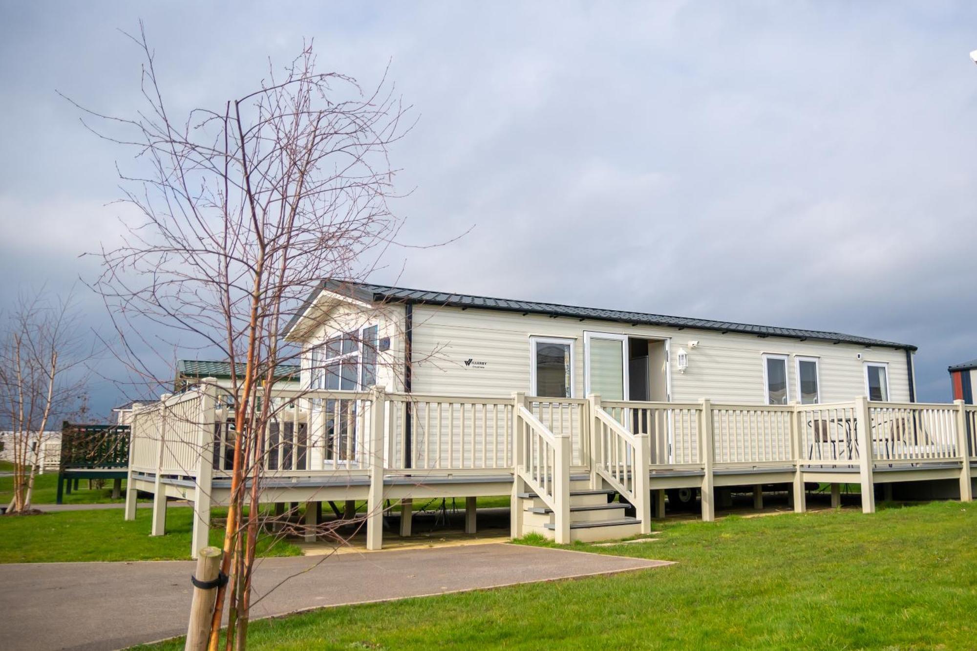 64 Lancaster The Lazy Willow 3 Bedroom Hot Tub Caravan Tattershall Lakes Exterior foto
